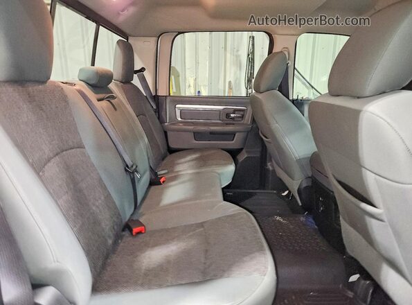 1C6RR7LTXHS700563 2017 RAM 1500 Серебряный Вид задних сидений