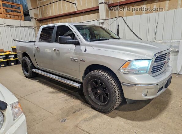 1C6RR7LTXHS700563 2017 RAM 1500 Серебряный Передняя правая четверть