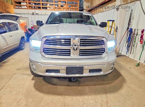 1C6RR7LTXHS700563 2017 RAM 1500 Серебряный Вид спереди