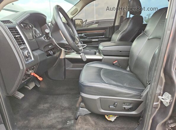 1C6RR7NM8GS171862 2016 RAM 1500 Gray Widok wnętrza z przodu