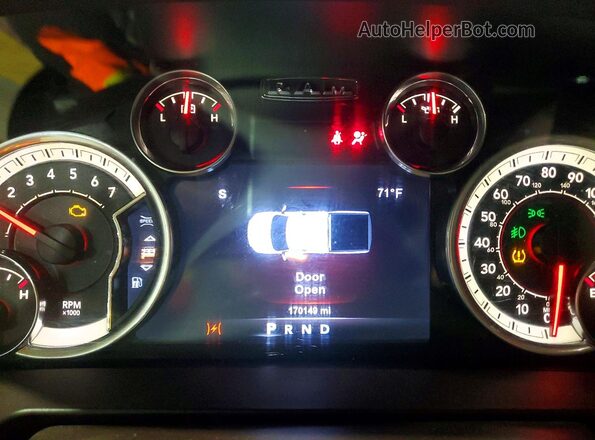 1C6RR7NT2HS768367 2017 RAM 1500 Black Vista del cuadro de instrumentos