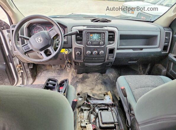 1C6RR7XT8JS329290 2018 RAM 1500 White Dashboard view