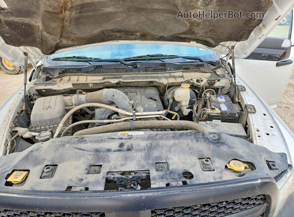 1C6RR7XT8JS329290 2018 RAM 1500 White Rear interior view