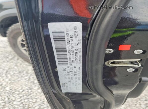 1C6RR7YT1JS227649 2018 RAM 1500 Black Widok komory silnika