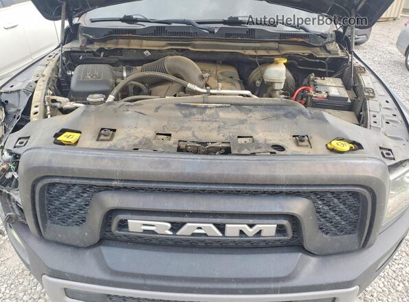 1C6RR7YT1JS227649 2018 RAM 1500 Black Widok wnętrza z tyłu