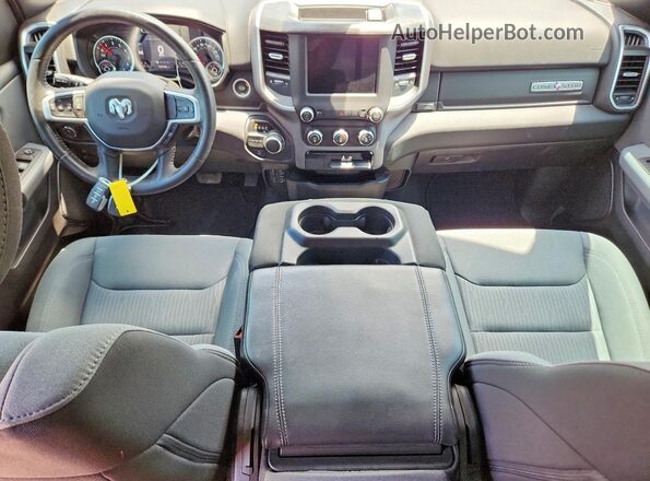 1C6RREBG9NN219450 2022 RAM 1500 Blue Widok deski rozdzielczej