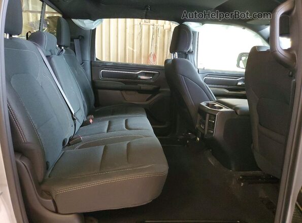 1C6RREFG3SN735129 2025 RAM 1500 Silver Widok tylnych siedzeń