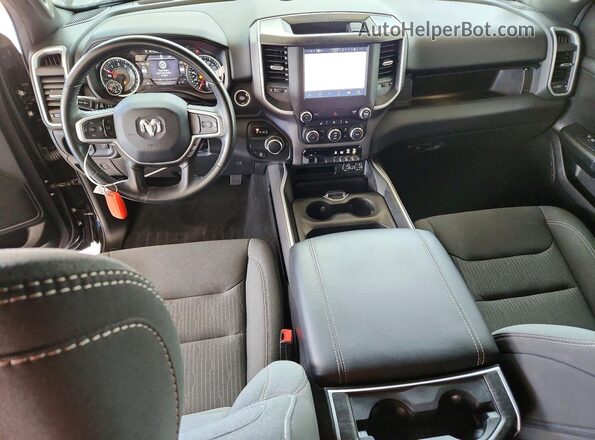 1C6RREFT0PN625949 2023 RAM 1500 Черный Вид панели приборов