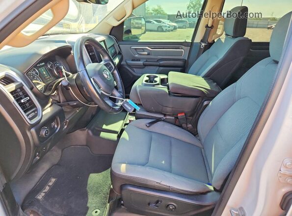 1C6RREFT2LN333830 2020 RAM 1500 White Vista interior delantera