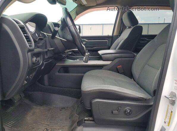 1C6RREFT5KN806036 2019 RAM 1500 White წინა სალონის ხედი