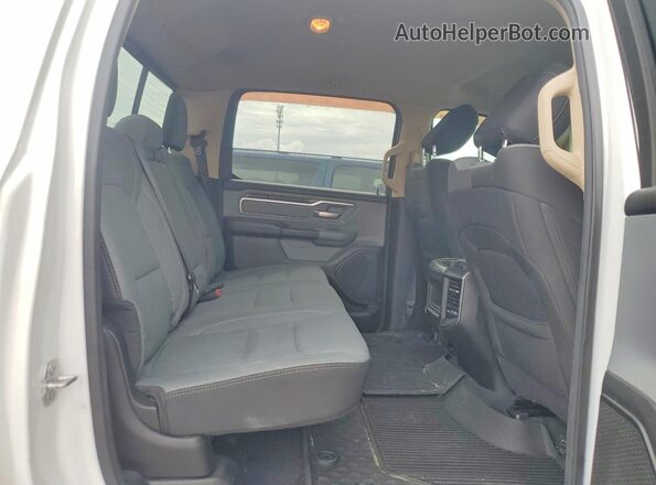 1C6RREFT5KN806036 2019 RAM 1500 White უკანა სავარძლების ხედი