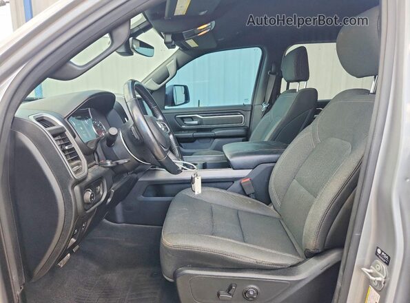 1C6RREFT8MN630845 2021 RAM 1500 Серебряный Вид салона спереди