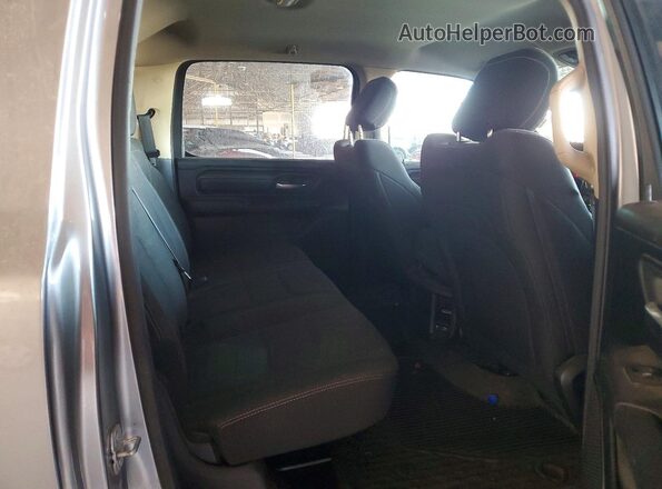 1C6RREGG1KN682171 2019 RAM 1500 Серебряный Вид задних сидений