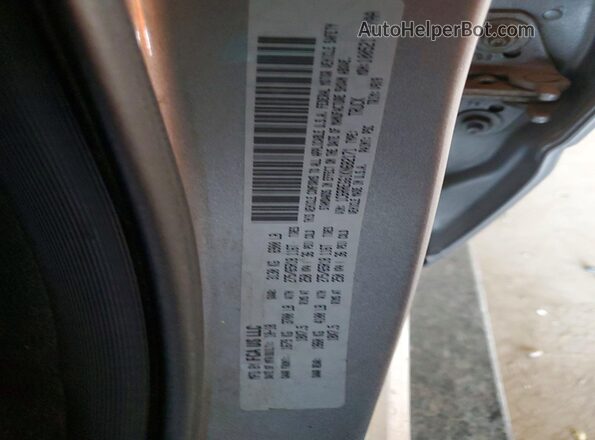 1C6RREGG1KN682171 2019 RAM 1500 Серебряный Вид подкапотного пространства