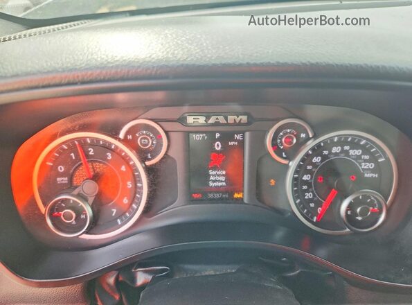 1C6RREGP6SN756393 2025 RAM 1500 White Вид щитка приладів
