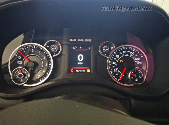 1C6RRFCG3MN714455 2021 RAM 1500 Burgundy ხელსაწყოთა პანელის ხედი