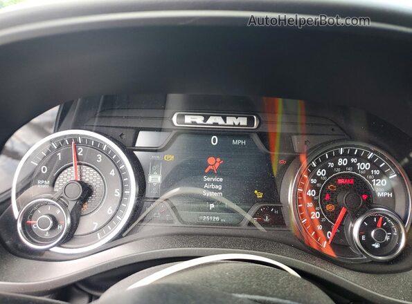 1C6RRFFG7SN636139 2025 RAM 1500 Gray Widok zestawu wskaźników