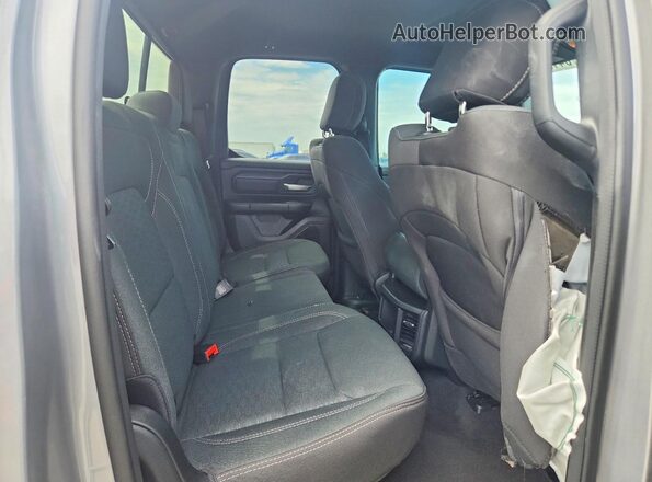 1C6SRECG0SN636421 2025 RAM 1500 Серебряный Вид задних сидений