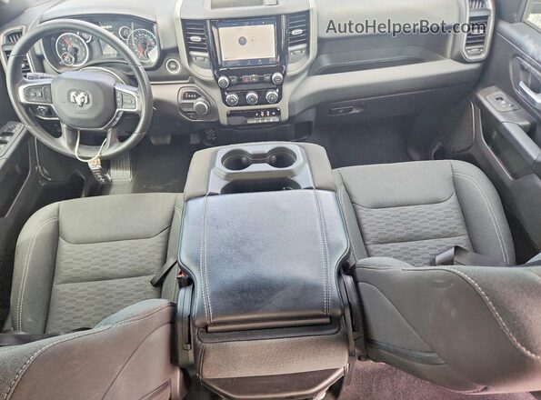 1C6SRECG0SN636421 2025 RAM 1500 Серебряный Вид панели приборов