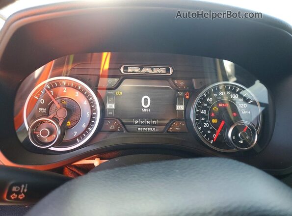1C6SRFBT6KN656970 2019 RAM 1500 Silver ხელსაწყოთა პანელის ხედი