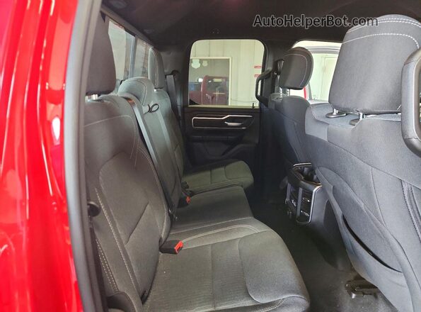 1C6SRFBT6MN547119 2021 RAM 1500 Red Widok tylnych siedzeń
