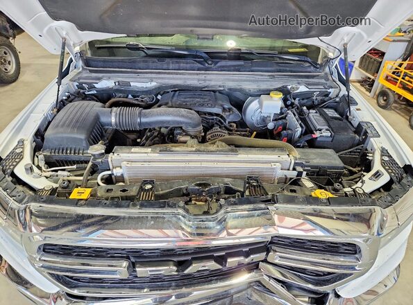 1C6SRFCT1NN438728 2022 RAM 1500 White Rear interior view
