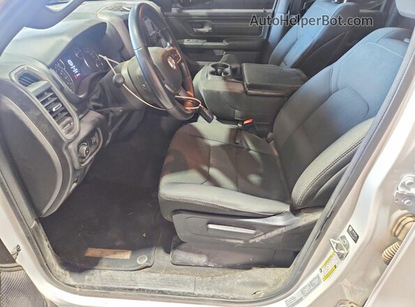 1C6SRFCT1NN438728 2022 RAM 1500 White Front interior view