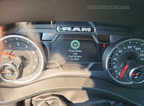 1C6SRFFP6SN738033 2025 RAM 1500 Black Instrument cluster view