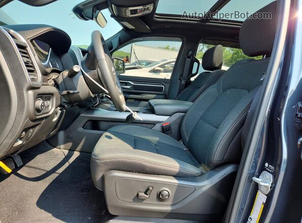 1C6SRFFP6SN738033 2025 RAM 1500 Black Front interior view