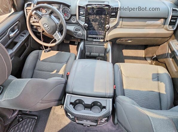 1C6SRFFP6SN738033 2025 RAM 1500 Black Dashboard view