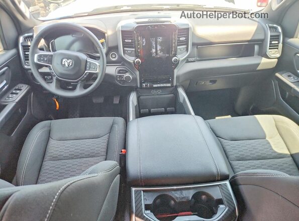 1C6SRFFPXSN665569 2025 RAM 1500 Pink Առջևի վահանակի տեսք