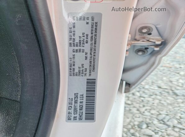 1C6SRFFT1MN735475 2021 RAM 1500 White VIN կոդի պիտակի տեսք