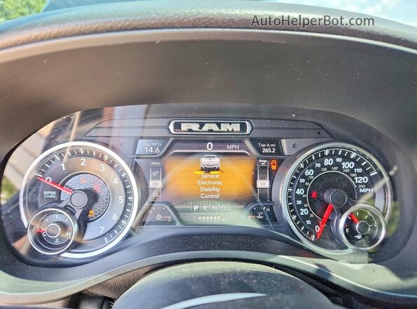 1C6SRFFT7LN160250 2020 RAM 1500 Black Vista del cuadro de instrumentos