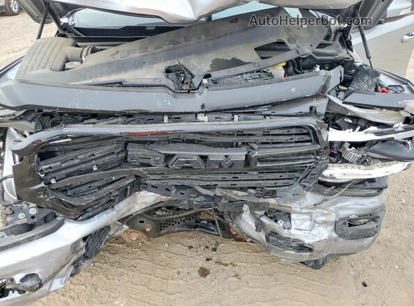 1C6SRFFT8LN104916 2020 RAM 1500 Серебряный Вид задней части салона