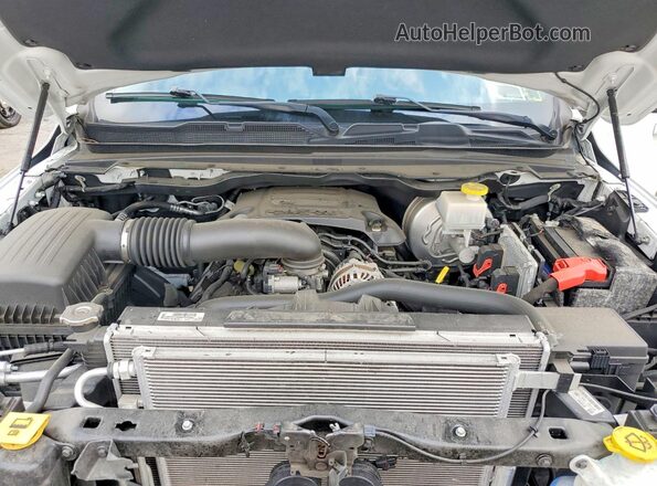 1C6SRFFTXLN304079 2020 RAM 1500 White Vista interior trasera