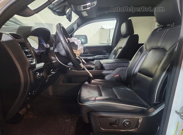 1C6SRFHT7PN632658 2023 RAM 1500 White Vista interior delantera