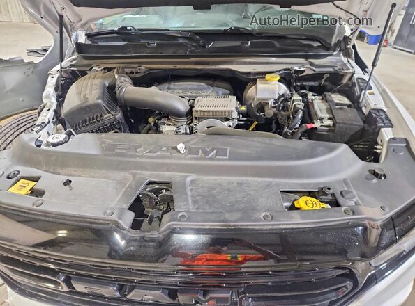 1C6SRFHT7PN632658 2023 RAM 1500 White Vista interior trasera