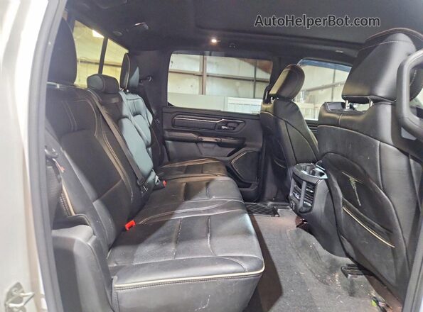 1C6SRFHT7PN632658 2023 RAM 1500 White Vista de los asientos traseros