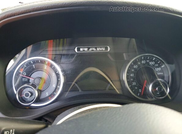 1C6SRFJM6LN250649 2020 RAM 1500 Белый Вид щитка приборов