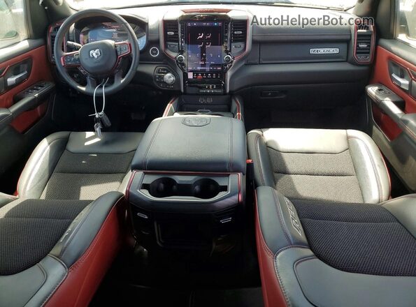 1C6SRFLPXTN264786 2026 RAM 1500 Gray Widok deski rozdzielczej
