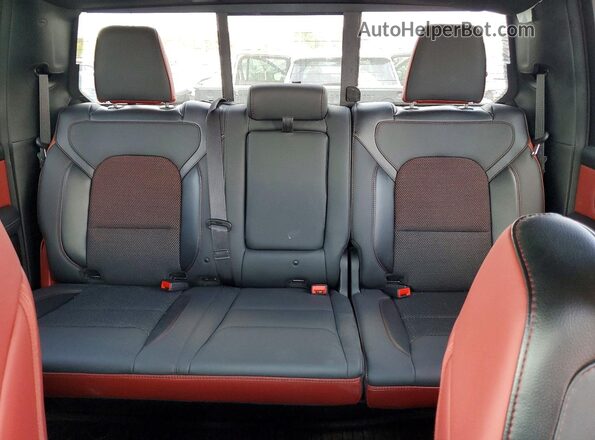 1C6SRFLPXTN264786 2026 RAM 1500 Gray Widok tylnych siedzeń