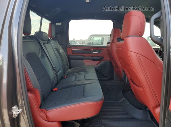 1C6SRFLPXTN264786 2026 RAM 1500 Gray Widok wnętrza z tyłu