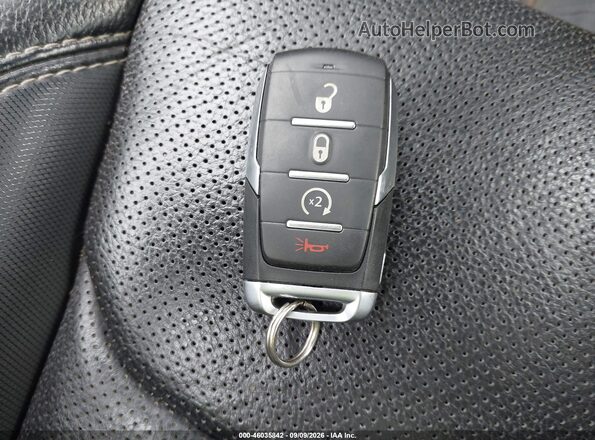1C6SRFLT2KN903965 2019 RAM 1500 Gray Vista del salpicadero