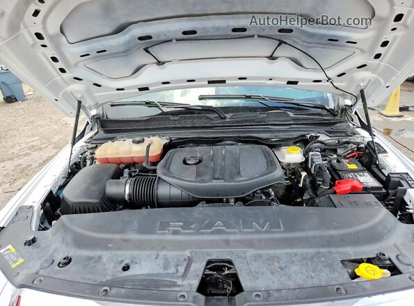 1C6SRFMP7SN563262 2025 RAM 1500 White Rear interior view