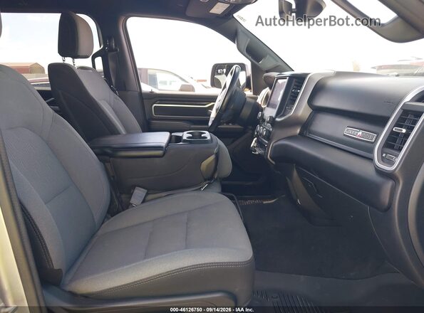 1C6SRFMT0PN627386 2023 RAM 1500 Gray Widok wnętrza z przodu