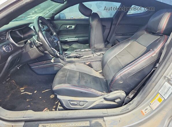 1FA6P8CF1L5175634 2020 FORD MUSTANG Серебряный Вид салона спереди