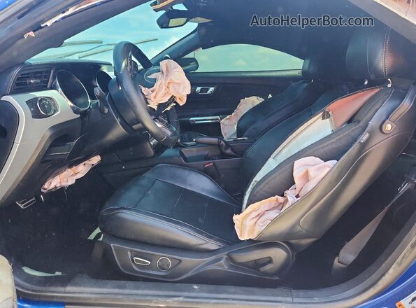 1FA6P8CF2H5255984 2017 FORD MUSTANG Blue Widok wnętrza z przodu