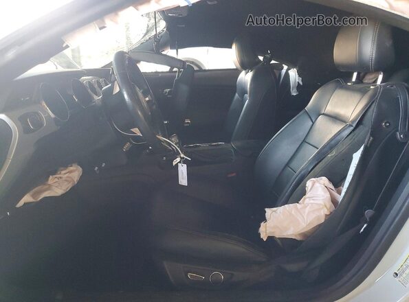 1FA6P8CF5G5215798 2016 FORD MUSTANG White Widok wnętrza z przodu