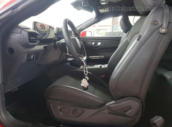 1FA6P8TH1S5121881 2025 FORD MUSTANG Красный Вид салона спереди