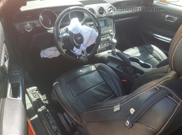 1FA6P8TH4L5153757 2020 FORD MUSTANG Orange Widok deski rozdzielczej